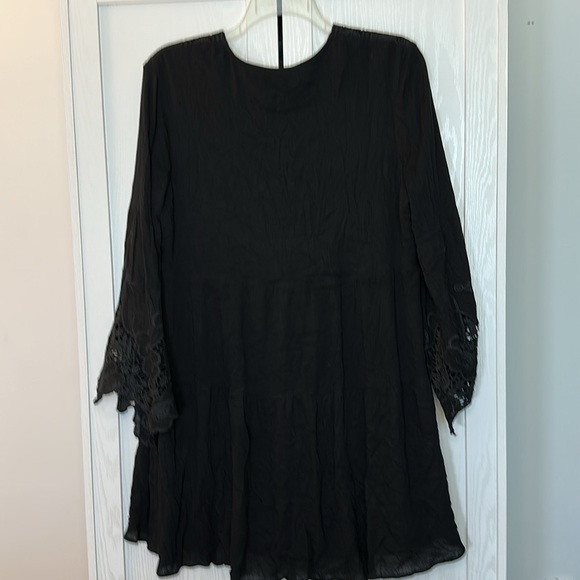 ARULA Black Boho Crochet and Lace Short Dress‎ with Bell Sleeves 1X - Picture 3 of 7